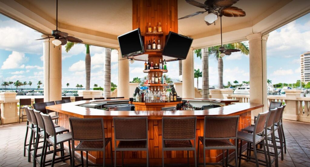 restaurants near cape coral yacht club