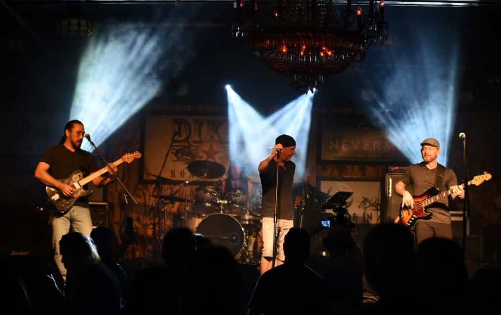 Cape Coral's Live Country Music hall Dixie Roadhouse