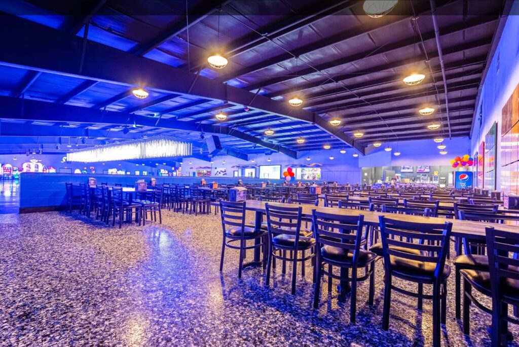Spinz in Fort Myers dining area